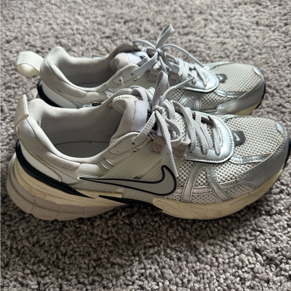 Nike Silver and Cream Running Shoes
